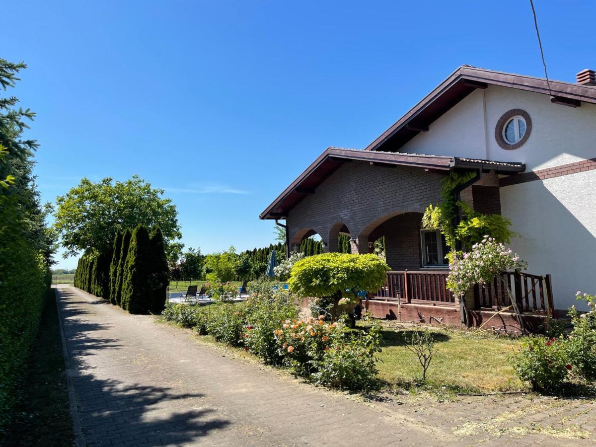 Pool House Villa Cenej Exterior photo